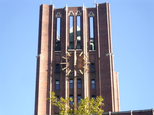 Turmuhr auf dem Ullsteinhaus